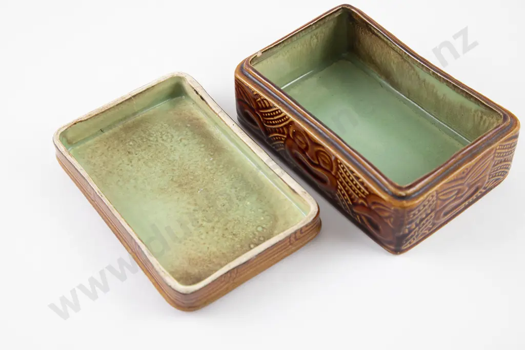 Crown Lynn Wharetana Ware Lidded Box Image 1++