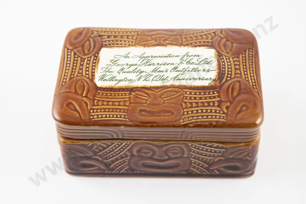 Crown Lynn Wharetana Ware Lidded Box Image 1++