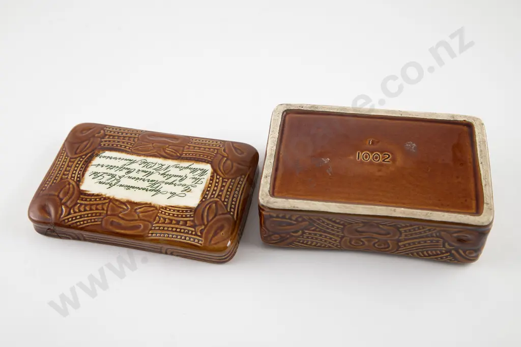 Crown Lynn Wharetana Ware Lidded Box Image 1++