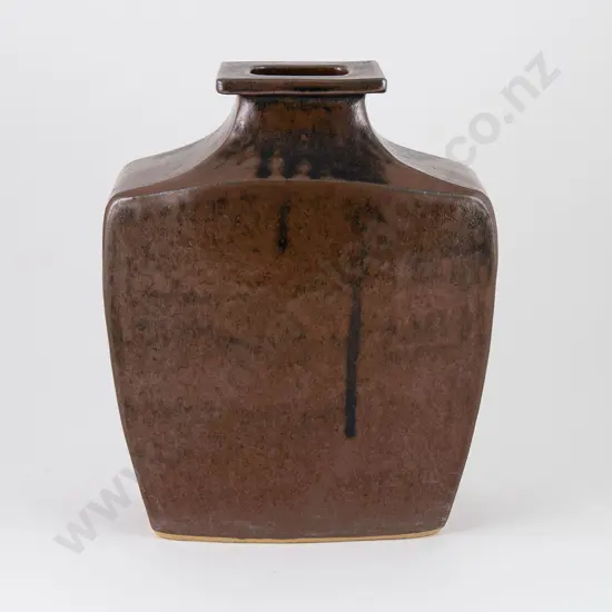 Unknown Branch Pot