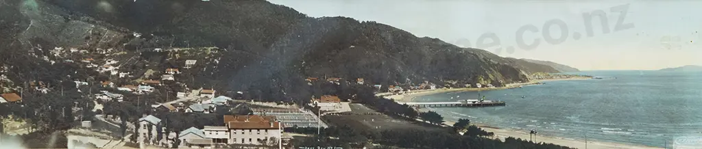 R P Moore - Days Bay Image 1++