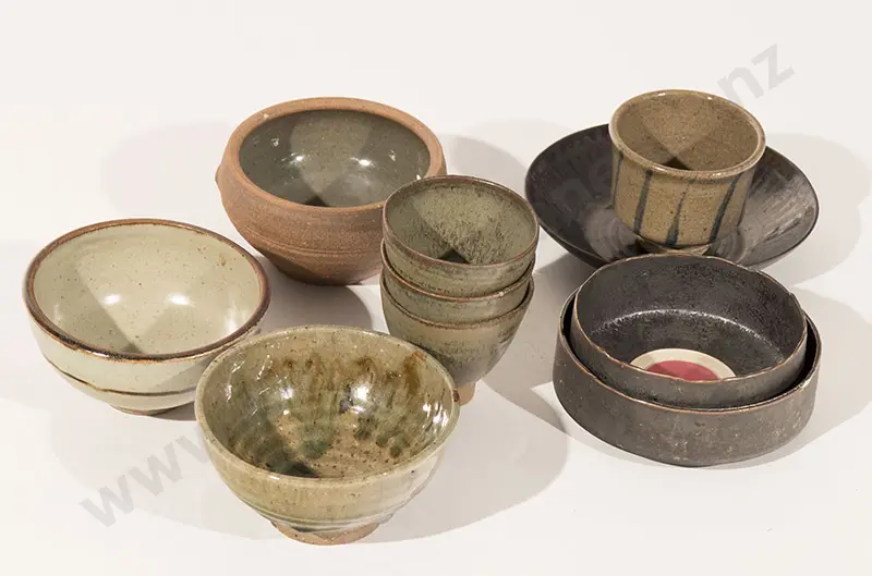 Two Melanie Cooper Circular Bowls with pink glazed roundial to the centre together with four Unomi Image 1++