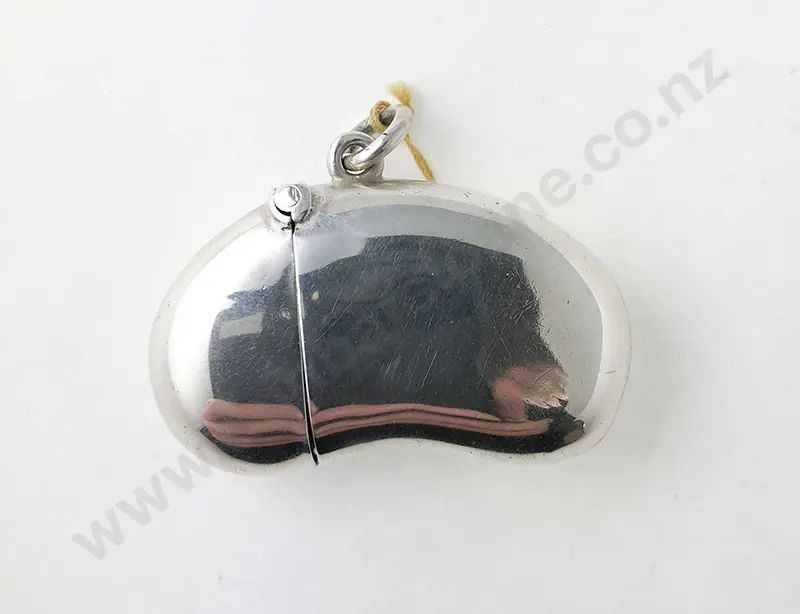 S/S Kidney Bean Shaped Vesta Case Image 1++