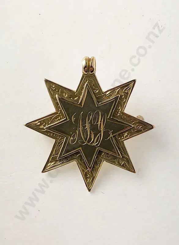 15ct Medallion Brooch Image 1++