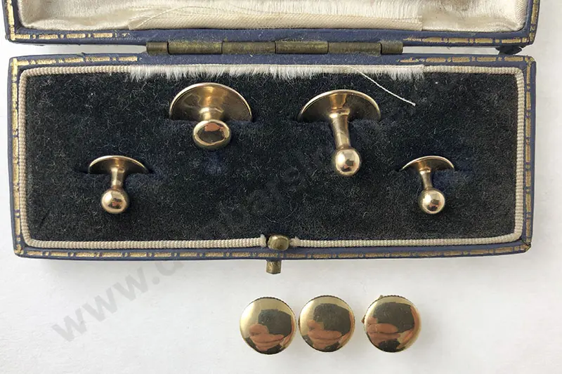 Seven Various 9ct Shirt Studs Image 1++