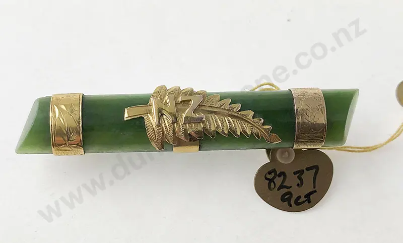 NZ 9ct Mounted Greenstone Bar Brooch Image 1++