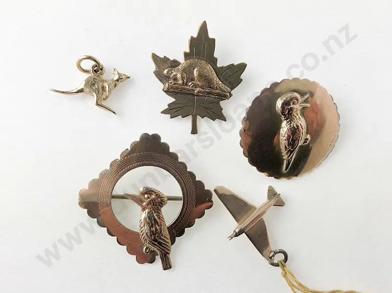 Australian Five Various 9ct and Gold Plated Brooches and Charms Image 1++