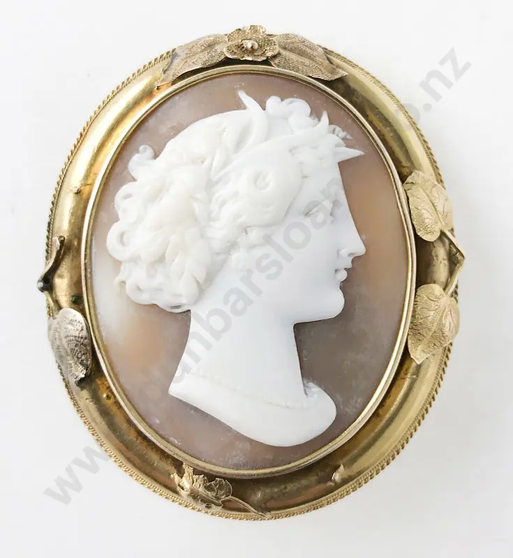 18ct Framed Cameo Brooch Image 1++