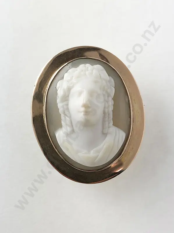 9ct Framed Cameo Brooch Image 1++