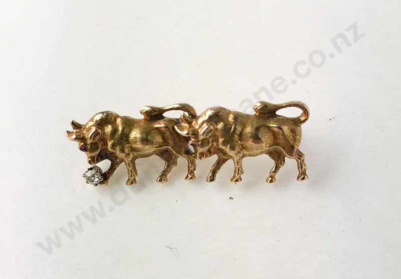 20ct Gold Twin Bull Bar Brooch Image 1++