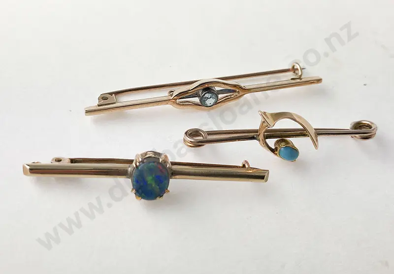Three 9ct and 15ct Gem Set Bar Brooches Image 1++
