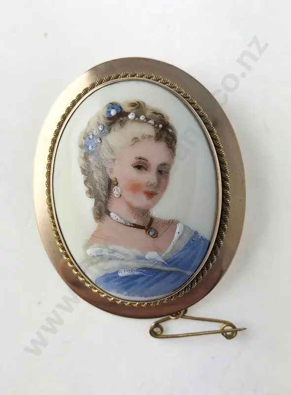 9ct Framed Limoge Brooch Image 1++