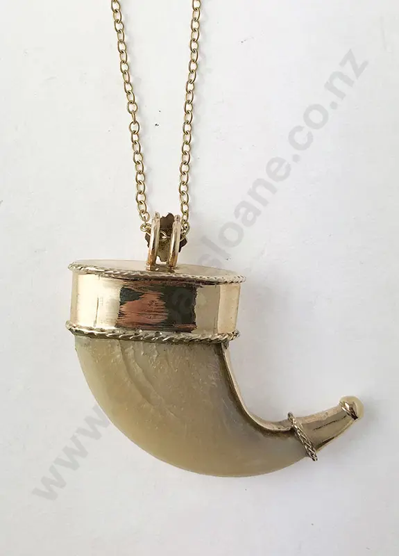 9ct Victorian Tiger Claw Pendant Image 1++