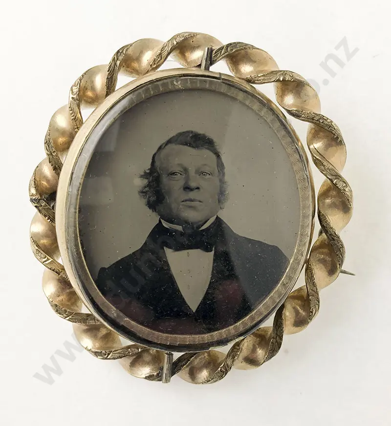 Large Victorian Gold Plated Locket Brooch Image 1++