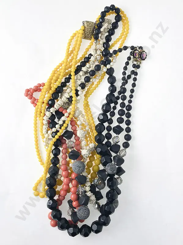 Six Vintage Assorted Bead Necklaces Image 1++