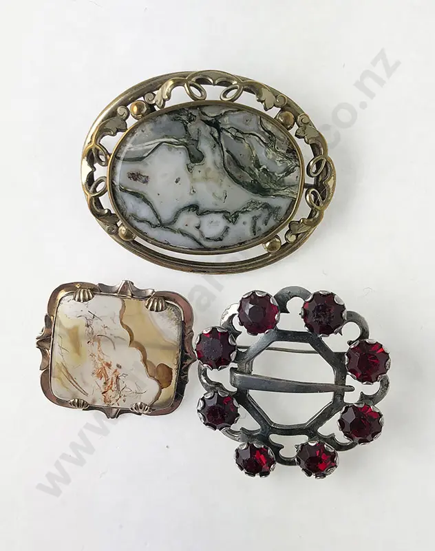 Two Agate Brooches and S/S Ruby Glass Brooch Image 1++