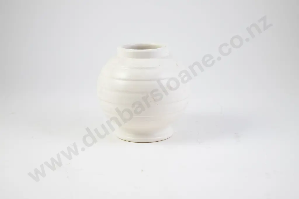 Crown Lynn Hand Potted Ribbed Vase Image 1++