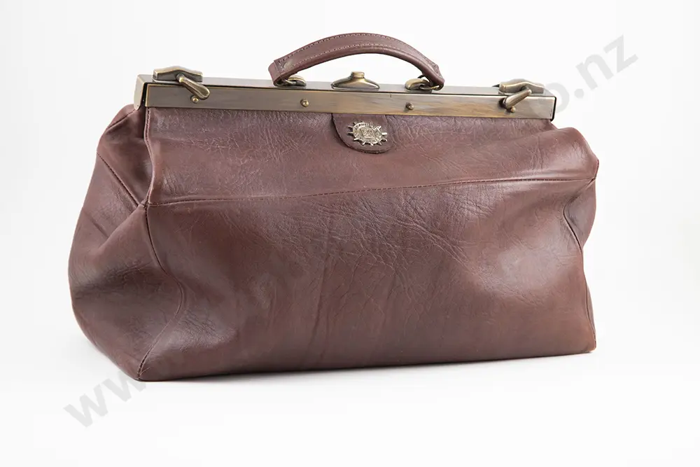 Classic Gladstone Style Bag Image 1++