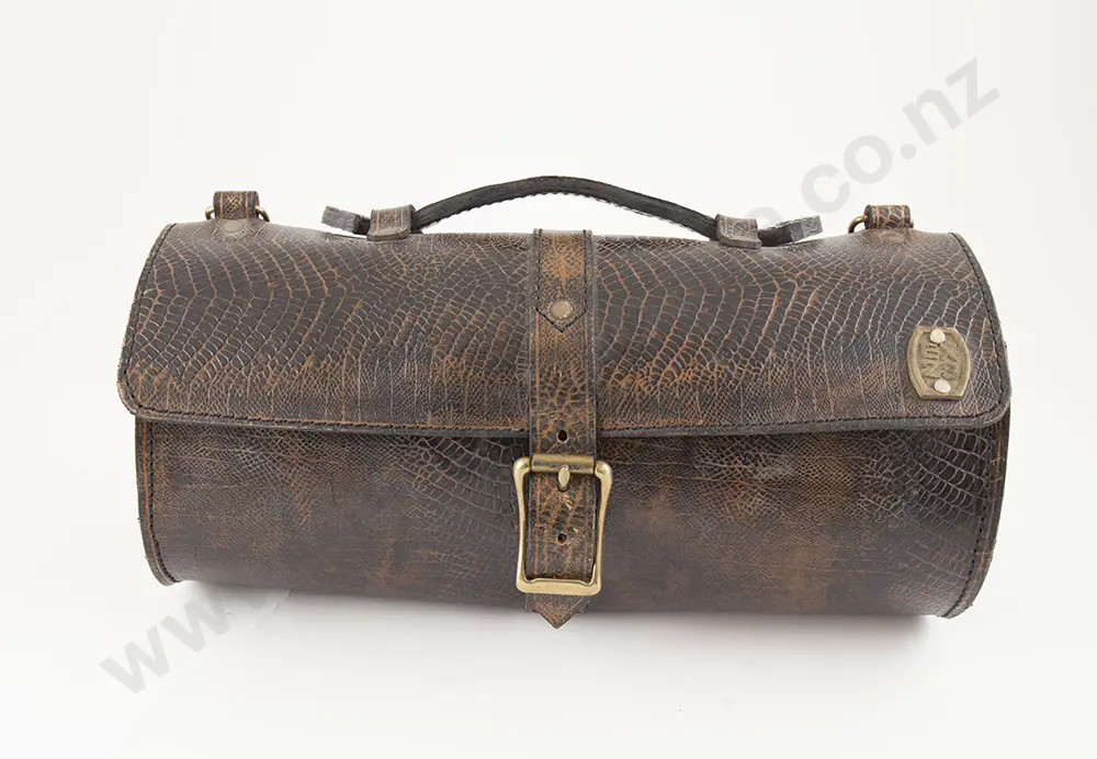 Style 623 Stiffened Leather Cylinder Bag Image 1++