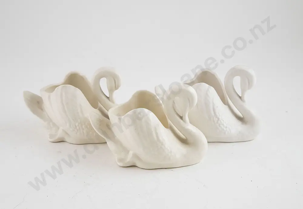 Three Crown Lynn Small Swan Vases Image 1++