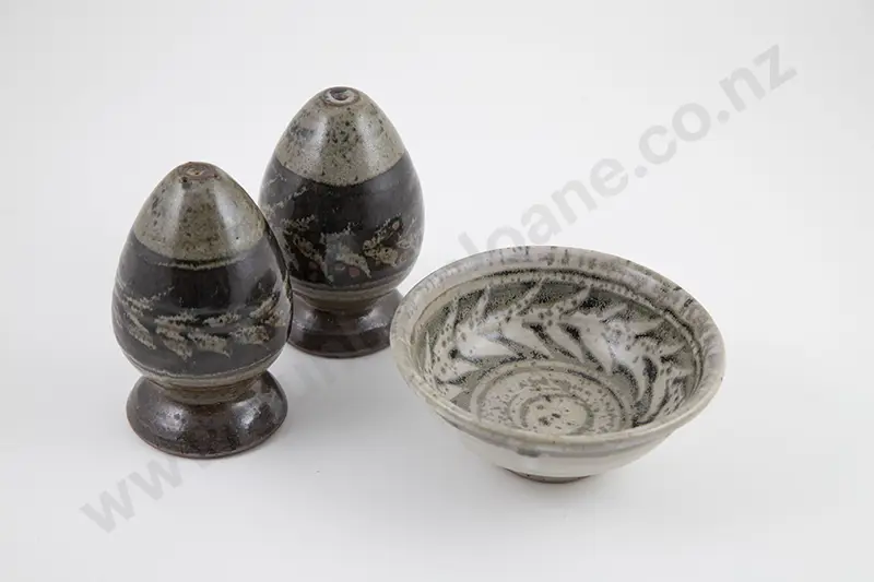 Mirek Smisek Salt & Pepper with small bowl Image 1++