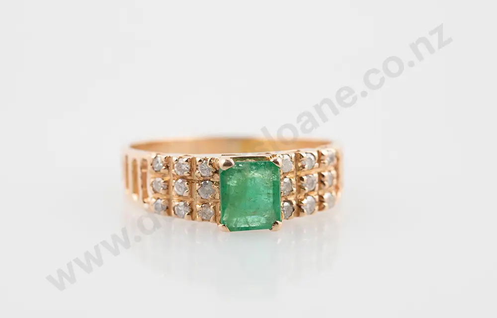 14ct Emerald & Diamond Ring Image 1++