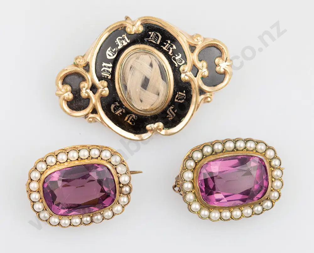 Vict Hair Memorial Brooch & Two Amethyst Style Brooches Image 1++