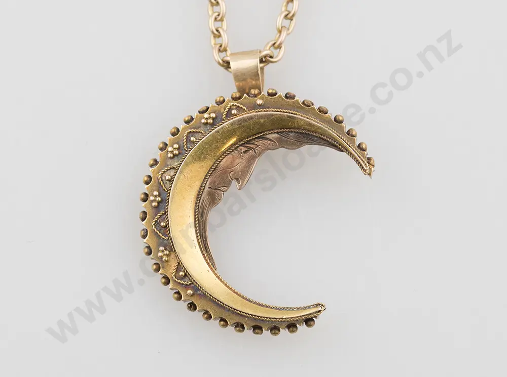 9ct Moon Pendant Image 1++