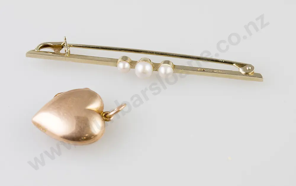 15ct Three Cultured Half Pearl Bar Brooch & 9ct Heart Locket Image 1++