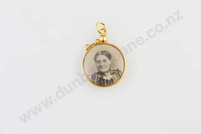 Victorian 18ct Framed Double SIded Photo Locket Image 1++