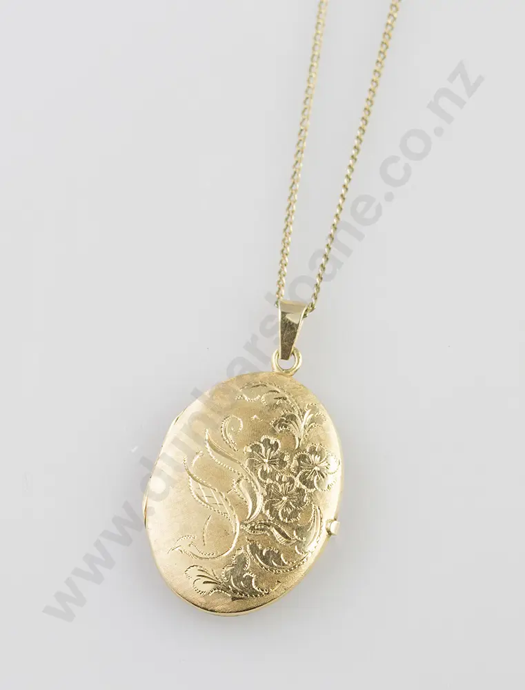 14ct Oval Photo Locket Image 1++