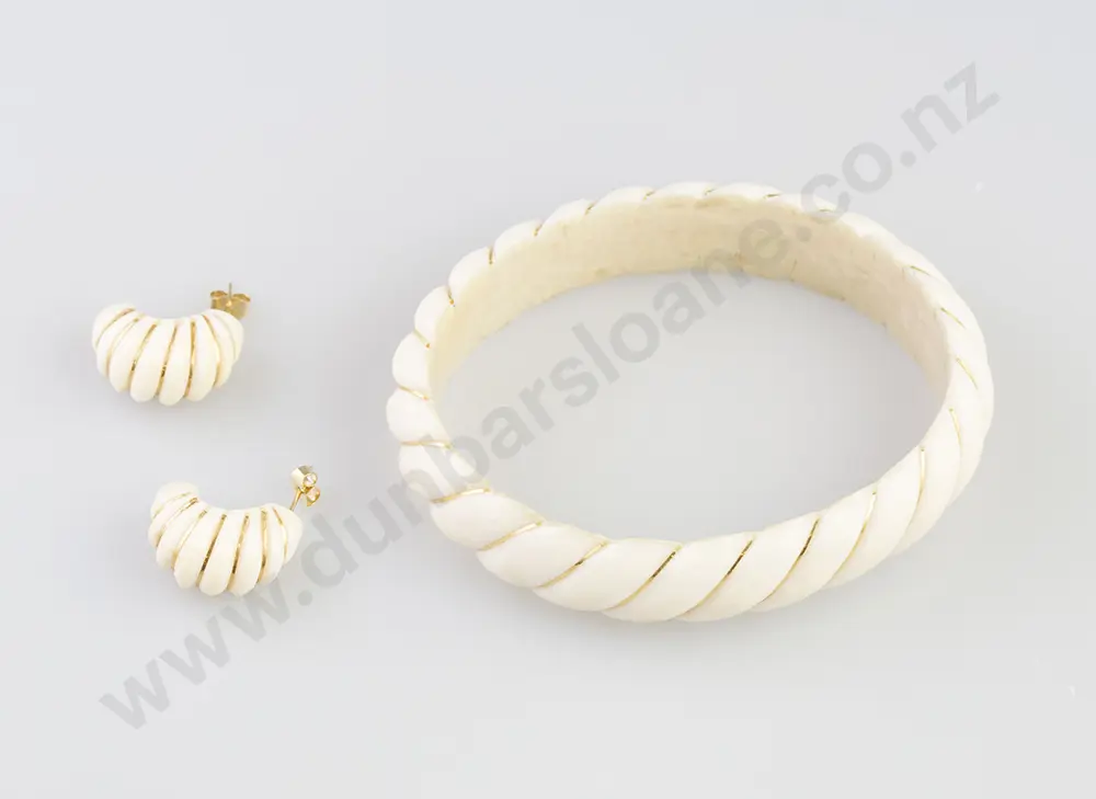 Ivory & Gold Thread Bangle with Earrings Image 1++
