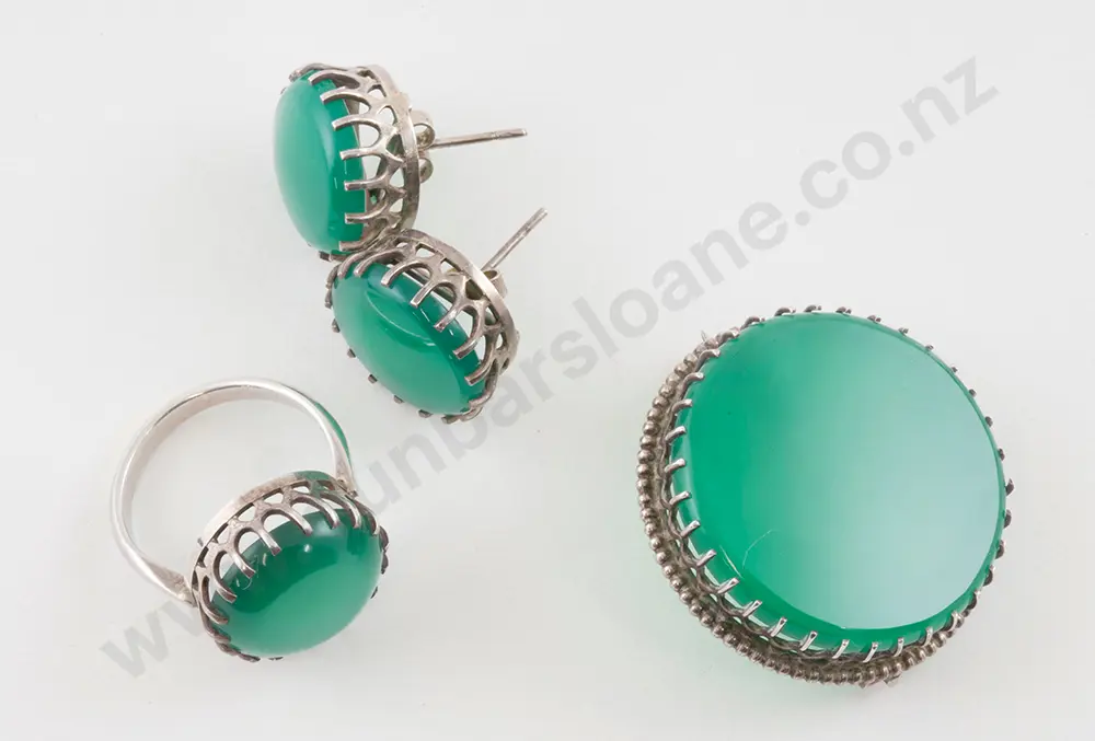 Silver Mounted Chrysophase Brooch Image 1++