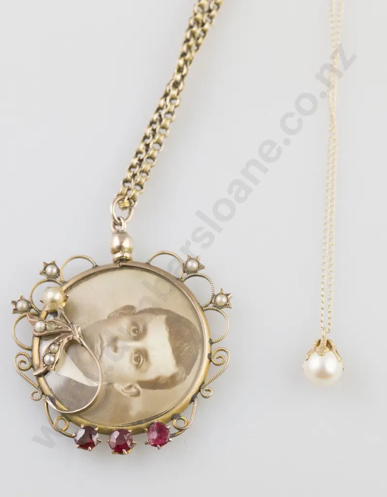 Edwardian 9ct Double Sided Photo Locket and pearl pendant Image 1++