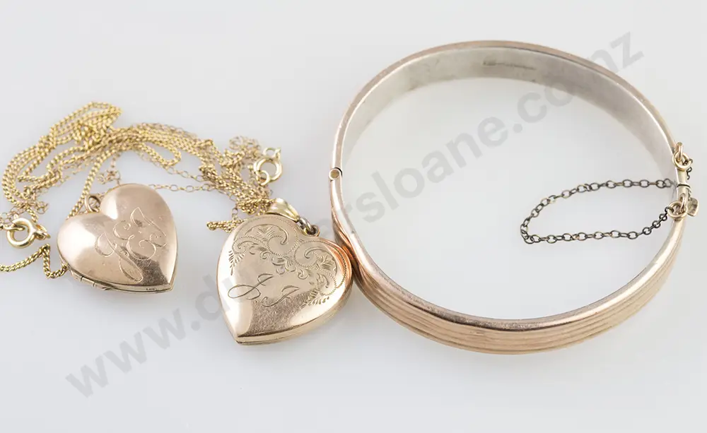 9ct Silver Lined Hingled Snap Bangle and two heart lockets Image 1++