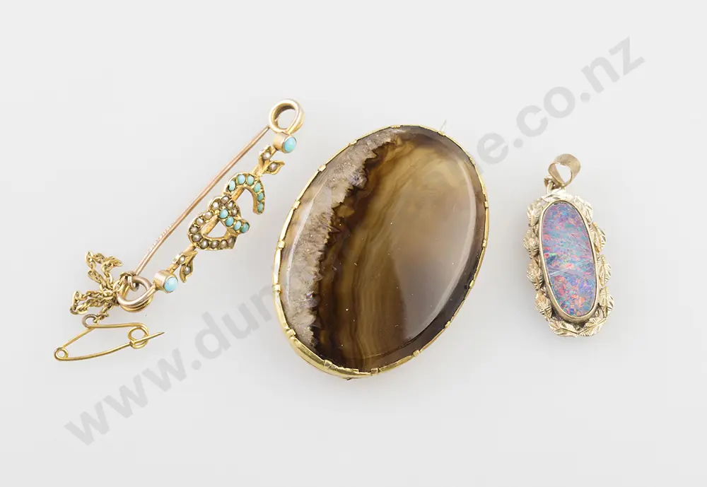 Vict Gold Framed Agate Brooch, bar brooch and opal pendant Image 1++