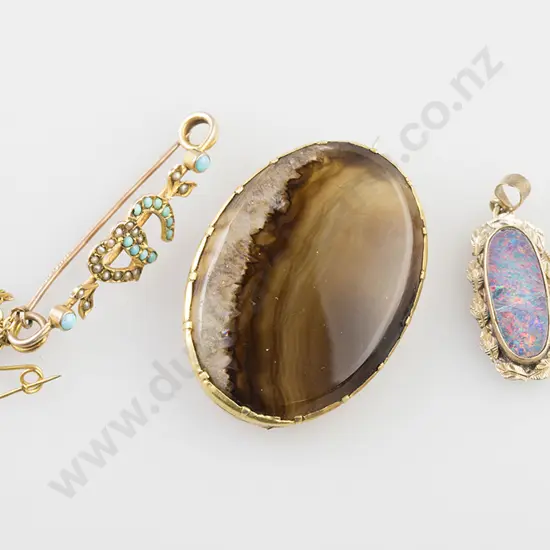 Vict Gold Framed Agate Brooch, bar brooch and opal pendant