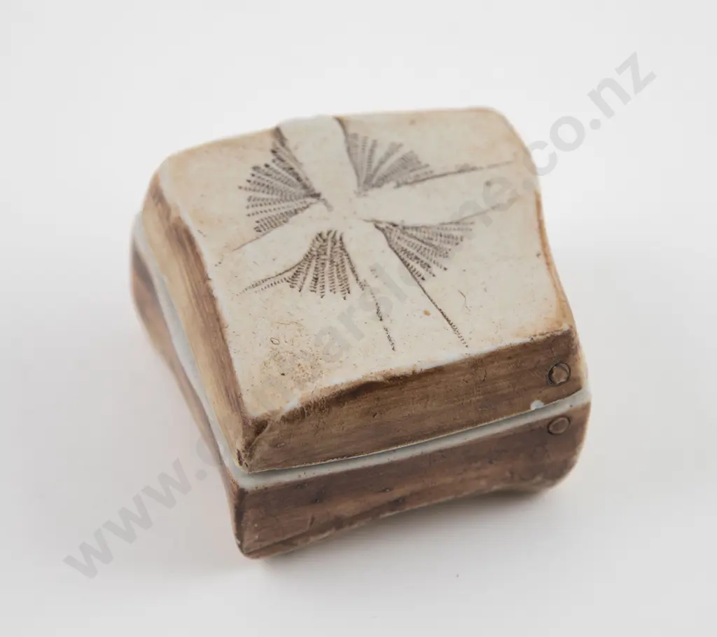Len Castle Lidded Pot Image 1++