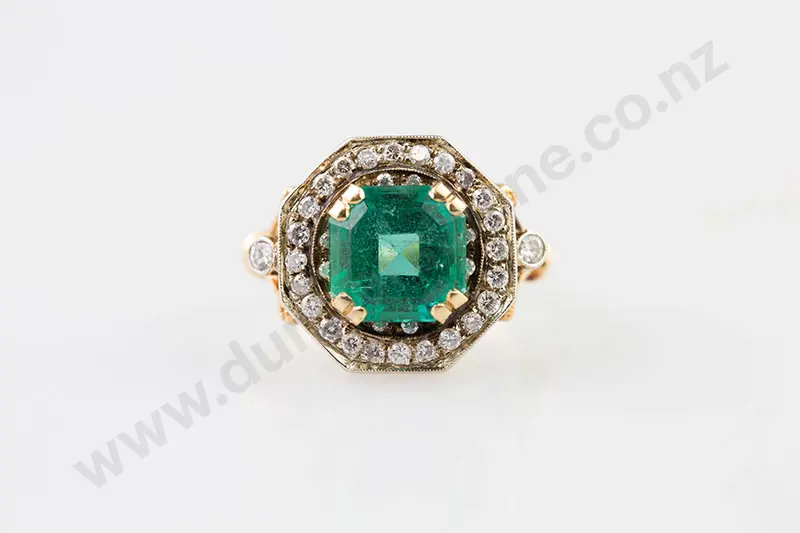 18ct 35stone Emerald & Diamond Cluster Ring Image 1++