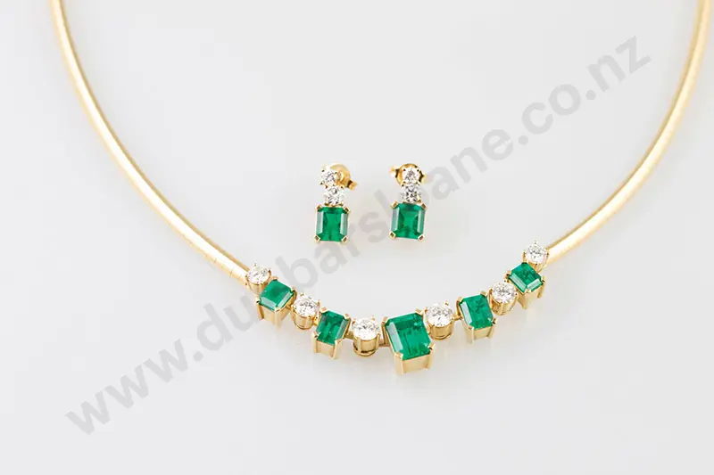18ct Eleven Stone Emerald & Diamond Necklet with Matching Earrings Image 1++