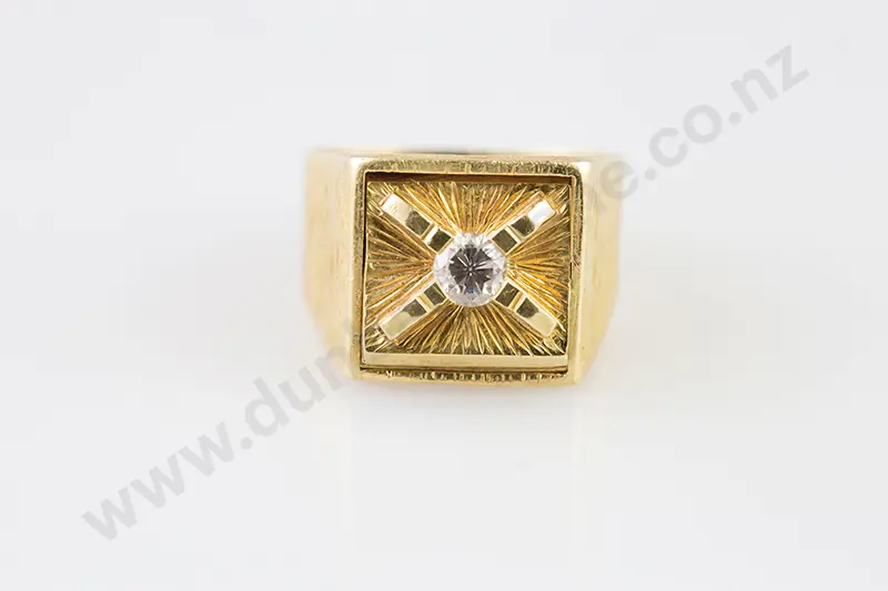 18ct Gents Diamond and Onyx Dress Ring Image 1++