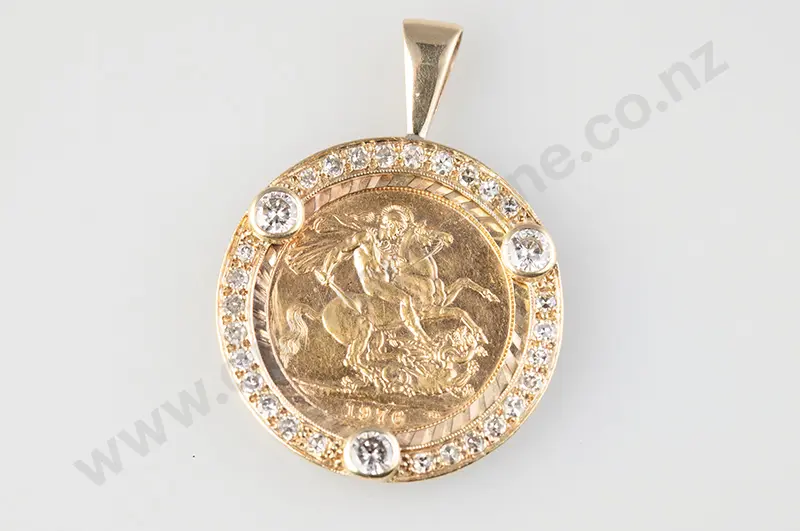 18ct & Diamond Pendant Mounted Gold Sovereign Image 1++