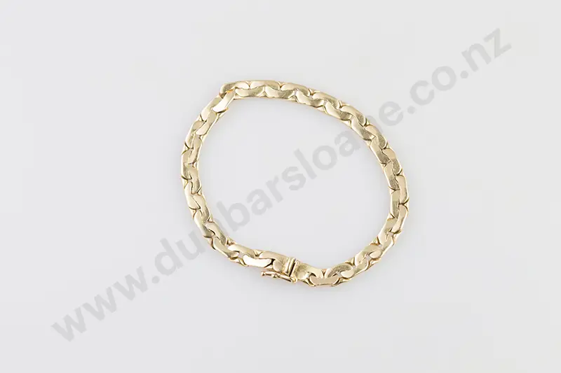 9ct Modern Flat Curb Link Bracelet Image 1++