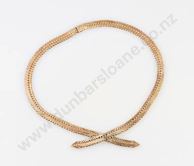 9ct Fancy 'Arrow' Link Crossed Necklet Image 1++