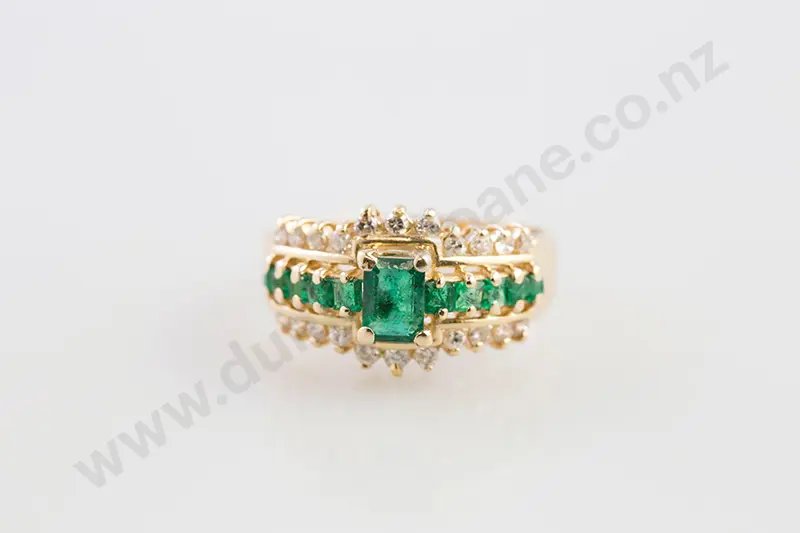 14ct 33stone Emerald & Diamond Cluster Ring Image 1++