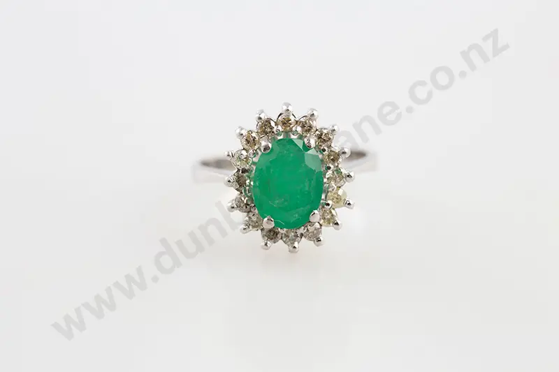 18ct White Gold 17stone Emerald & Diamond Cluster Ring Image 1++