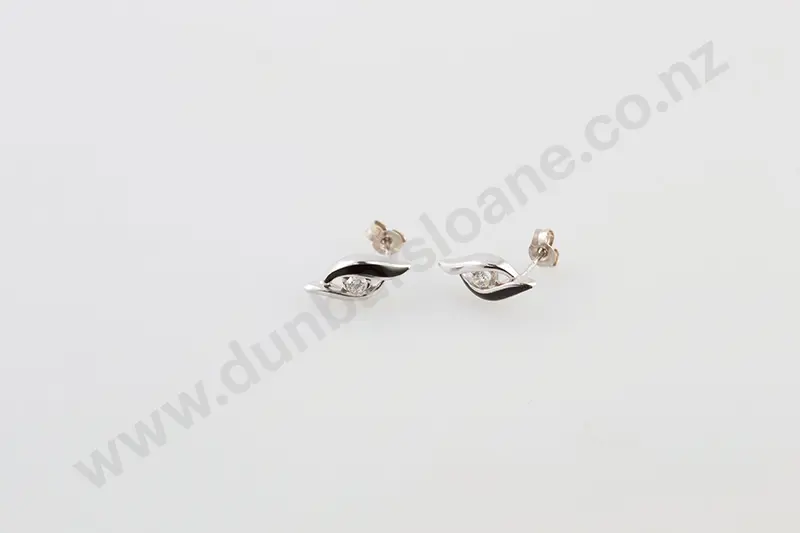 Pair 18ct Stud Earrings Image 1++