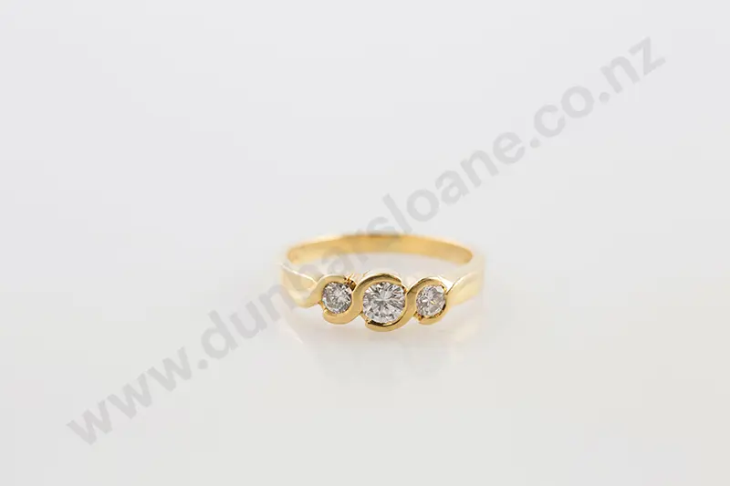 18ct Three Stone Diamond Band Ring Image 1++