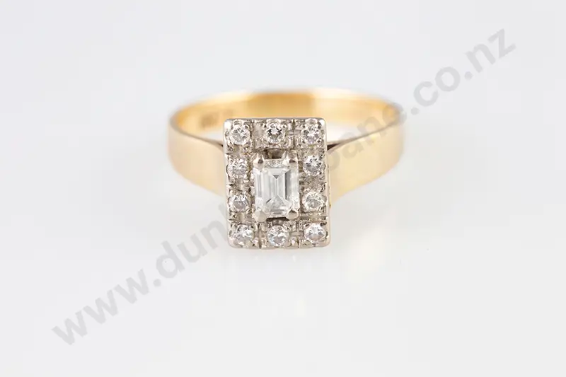 18ct Eleven Stone Diamond Cluster Ring Image 1++