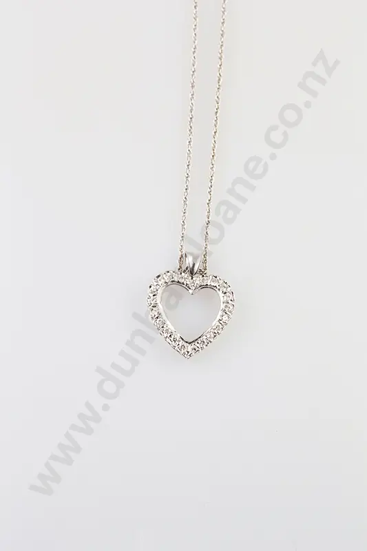 18ct White Gold 21stone Diamond Pendant Image 1++